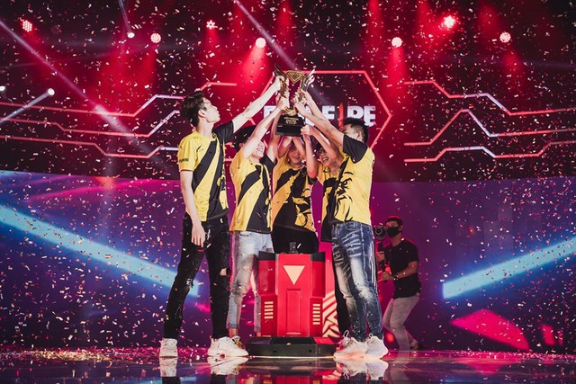 Free Fire: Lội ngược dòng quá ngoạn mục, V Gaming chính thức lên ngôi vô địch Đấu Trường Sinh Tồn Mùa Xuân 2020 - Ảnh 7.