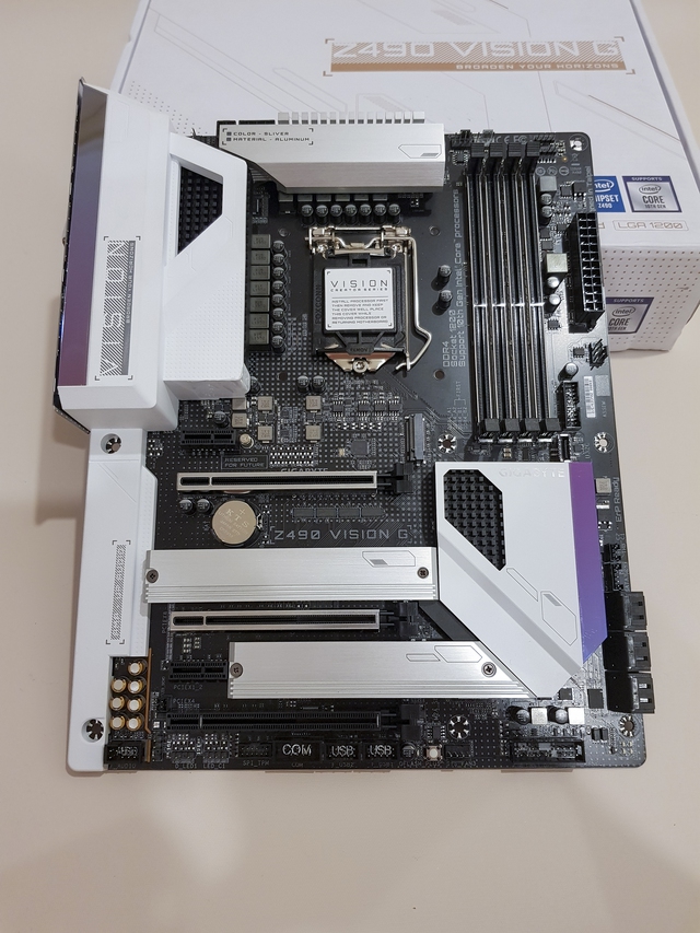 Trên tay Gigabyte Z490 Vision G: bo mạch chủ dành cho người sáng tạo nội dung nhưng lại cực hợp với game thủ - Ảnh 3.