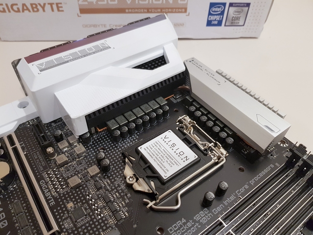 Trên tay Gigabyte Z490 Vision G: bo mạch chủ dành cho người sáng tạo nội dung nhưng lại cực hợp với game thủ - Ảnh 4.