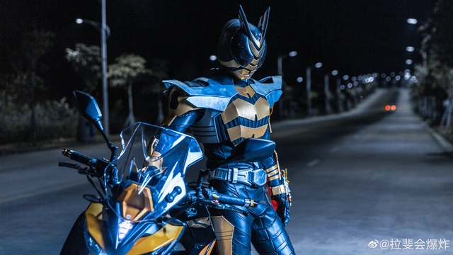 Ngắm bộ ảnh cosplay Kamen Rider The Bee siêu đẳng cấp của các fan - Ảnh 3.