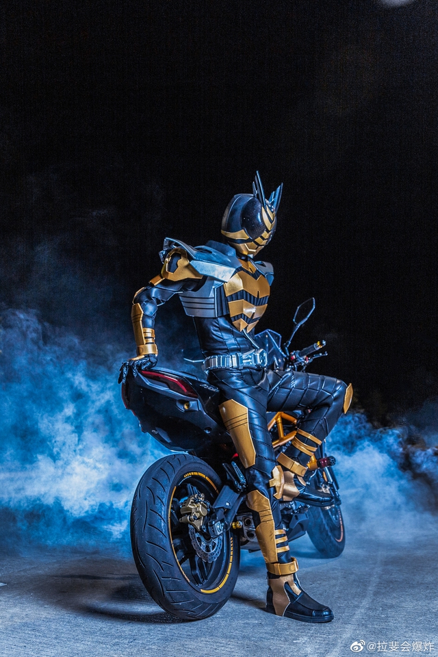 Ngắm bộ ảnh cosplay Kamen Rider The Bee siêu đẳng cấp của các fan - Ảnh 5.