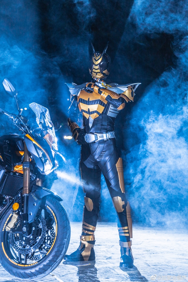 Ngắm bộ ảnh cosplay Kamen Rider The Bee siêu đẳng cấp của các fan - Ảnh 6.