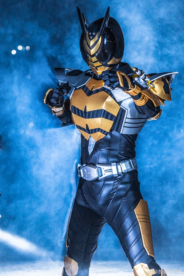 Ngắm bộ ảnh cosplay Kamen Rider The Bee siêu đẳng cấp của các fan - Ảnh 7.