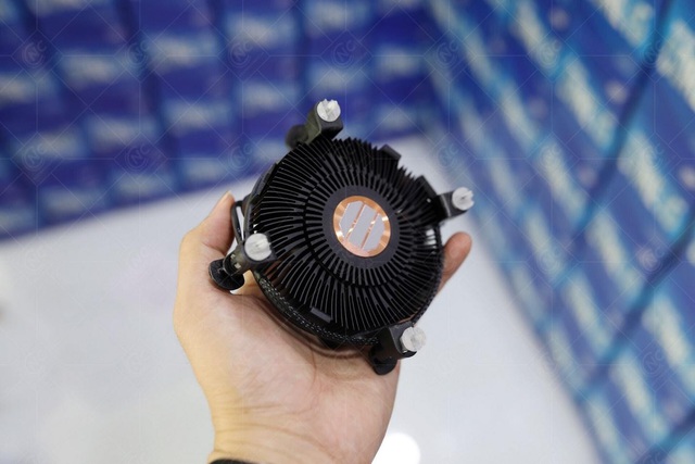 Intel “remaster” tản stock với màu đen thanh lịch, sử dụng lõi đồng, TDP 80W - Ảnh 2.