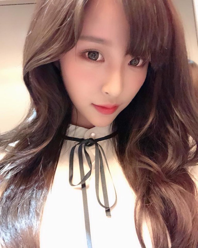 Bị người xem bình luận khiếm nhã vì quá gợi cảm, nữ streamer LMHT uất ức, bức xúc suýt khóc trên sóng - Ảnh 2.