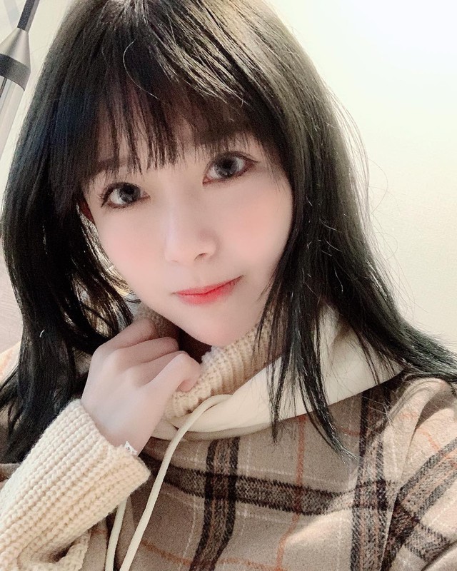 Đăng ảnh đánh đố fan đây là ngực hay đầu gối, cô nàng streamer khiến tất cả phải bất ngờ khi tung ra đáp án - Ảnh 1.