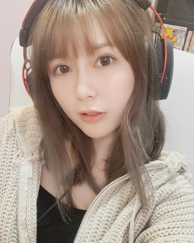 Đăng ảnh đánh đố fan đây là ngực hay đầu gối, cô nàng streamer khiến tất cả phải bất ngờ khi tung ra đáp án - Ảnh 5.