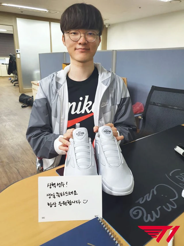 Oách như Chủ tịch Faker: Đón sinh nhật, được Nike tặng ngay mẫu giày siêu thông minh đời mới nhất - Ảnh 2.