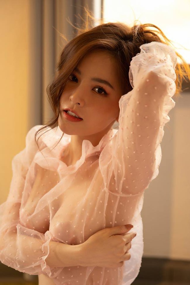 Thánh nữ Mì Gõ khoe thân hình nuột nà khi mặc nội y mỏng dính khiến fan trầm trồ - Ảnh 4.
