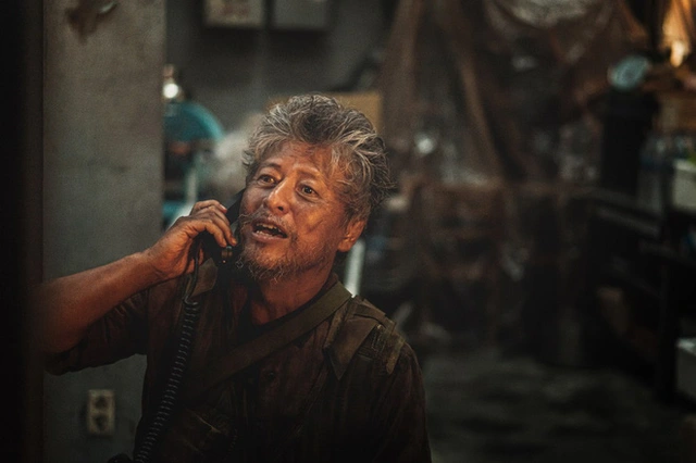 Ám ảnh cực độ với trailer Train to Busan 2: Khi kẻ sống sót biến chất, lấy đồng loại và zombie làm thú tiêu khiển - Ảnh 7.