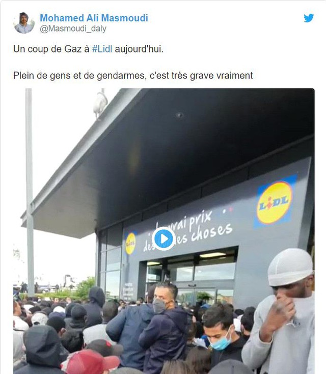 Hàng trăm người tụ tập tại cửa hàng PlayStation vì PS4 giảm giá chỉ còn.... 2 triệu đồng - Ảnh 4.