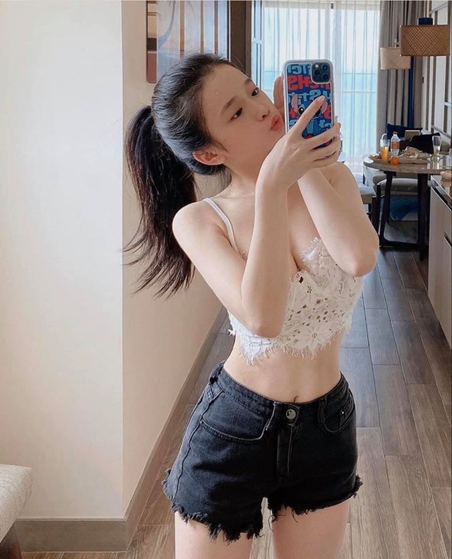 Hot girl Linh Ka ngày càng nóng bỏng - Ảnh 4.