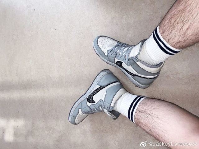Góc dân chơi: JackeyLove khoe mẫu giày siêu hot Nike x Dior, giá tại Trung Quốc chỉ sơ sơ... 600 triệu chứ mấy - Ảnh 2.