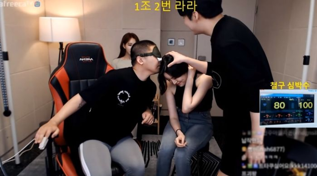 Làm thử thách bịt mắt, chỉ ngửi và sờ 9 hot girl để tìm ra bạn gái của mình, anh chàng Youtuber số hưởng khiến fan hào hứng tột độ - Ảnh 3.