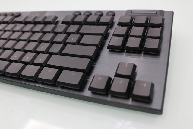 Logitech G913 TKL, bàn phím không dây cao cấp đáng mua cho game thủ trong năm 2020 - Ảnh 3.