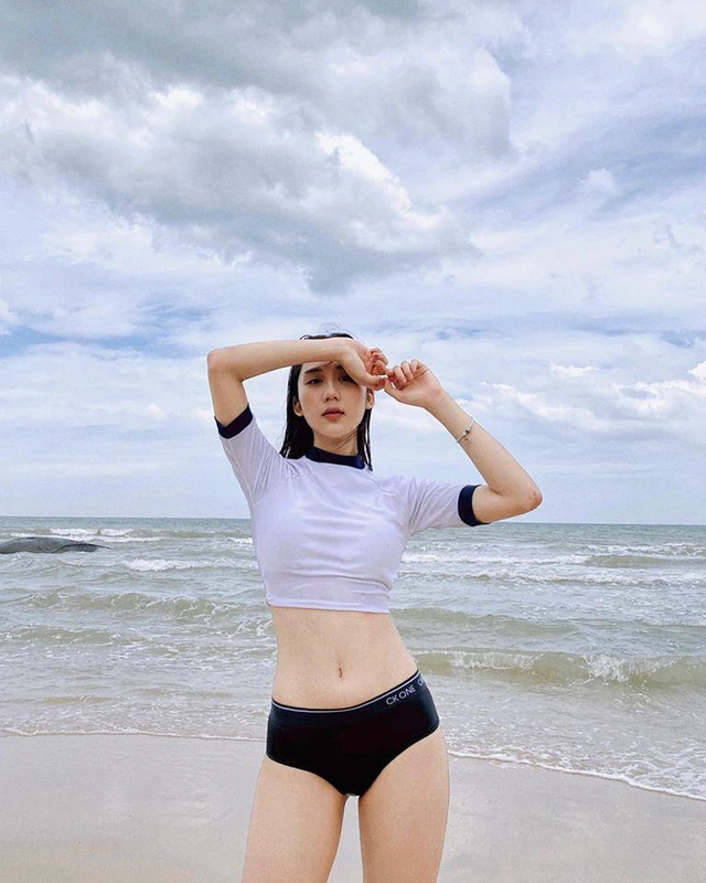 Khi dàn nữ streamer thả dáng với bikini, không vòng eo con kiến thì cũng vòng 3 cực nóng bỏng! - Ảnh 10.