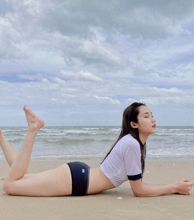 Khi dàn nữ streamer thả dáng với bikini, không vòng eo con kiến thì cũng vòng 3 cực nóng bỏng! - Ảnh 12.