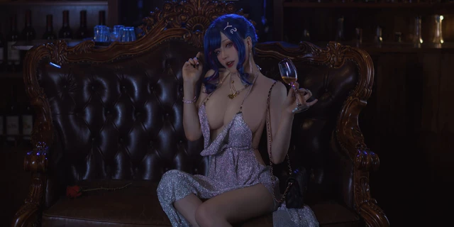 Cosplay St. Louis phiên bản to tròn sao y bản chính khiến anh em cảm thấy ná thở - Ảnh 2.
