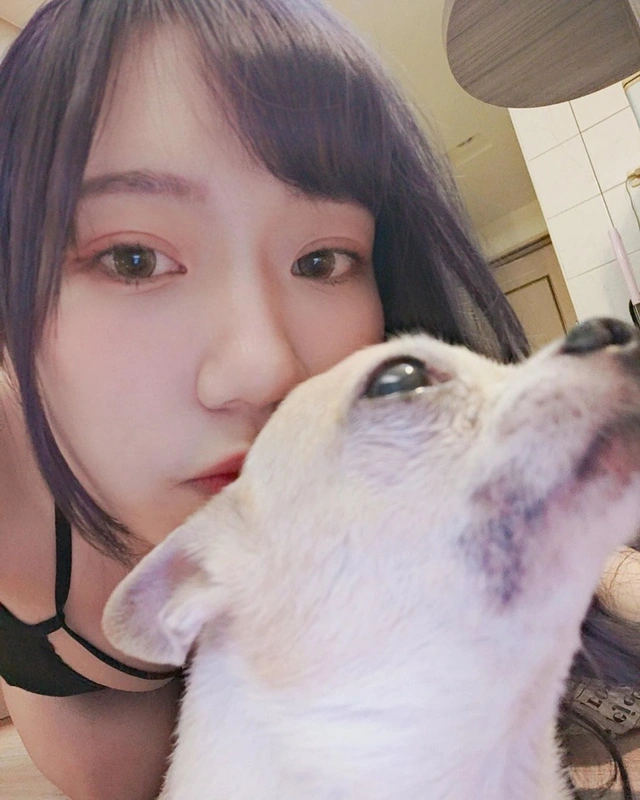 Đăng ảnh check in với chó mèo, nàng hot girl khiến cộng đồng mạng cảm thán Xin được làm thú cưng của cậu - Ảnh 2.