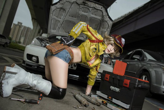 Nóng hừng hực với cô nàng sửa xe Cindy trong Final Fantasy XV - Ảnh 4.