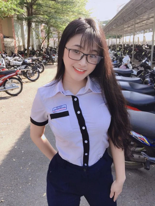 Xinh đẹp và gợi cảm, nàng hot girl Việt 2k2 bất ngờ được báo nước ngoài khen ngợi, chiêm ngưỡng nhan sắc càng thêm bất ngờ - Ảnh 1.