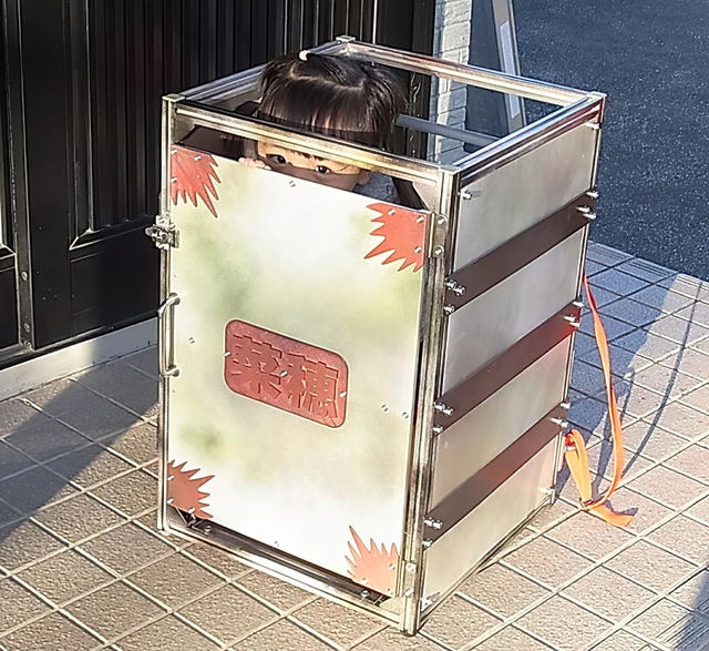 Chiều lòng con gái cưng, ông bố Nhật Bản chế tạo ra Nezuko Box khiến cộng đồng Kimetsu No Yaiba phát sốt - Ảnh 2.