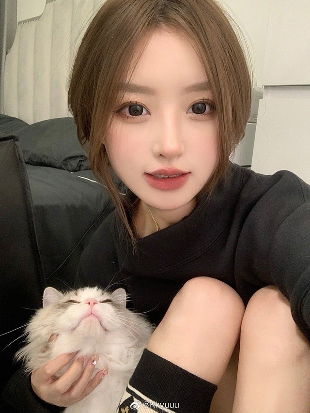 Xuất hiện trên một diễn đàn gái xinh quốc tế gần 2 triệu thành viên, nữ game thủ bị nghi ngờ sử dụng nhiều lớp filter - Ảnh 9.