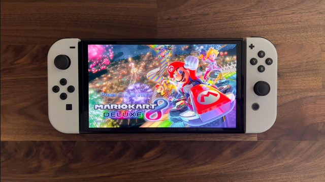 Trên tay Nintendo Switch OLED, màn hình quá đẹp, mượt mà miễn chê - Ảnh 1.