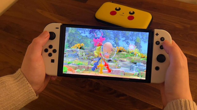Trên tay Nintendo Switch OLED, màn hình quá đẹp, mượt mà miễn chê - Ảnh 4.