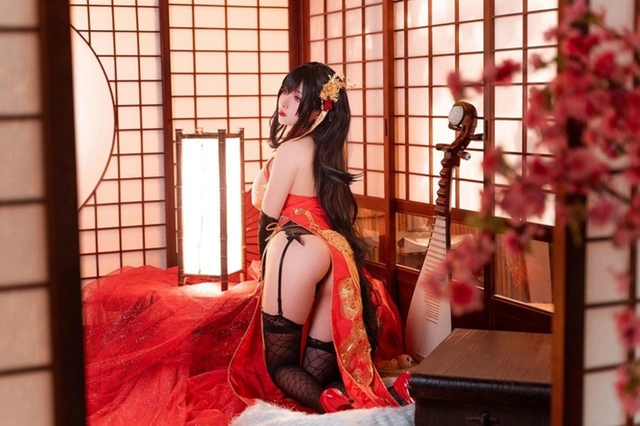 Cosplay quái vật 3 đầu Taihou y như bản gốc, nàng hot girl khiến cộng đồng mạng không khỏi xuýt xoa - Ảnh 7.