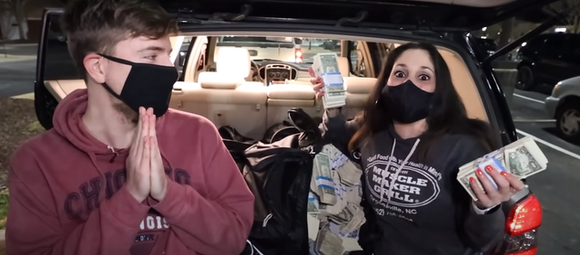 Cho người qua đường 2,3 tỷ rồi yêu cầu họ nghỉ việc, YouTuber hợm hĩnh sốc nặng trước phản ứng của ông sếp - Ảnh 5.