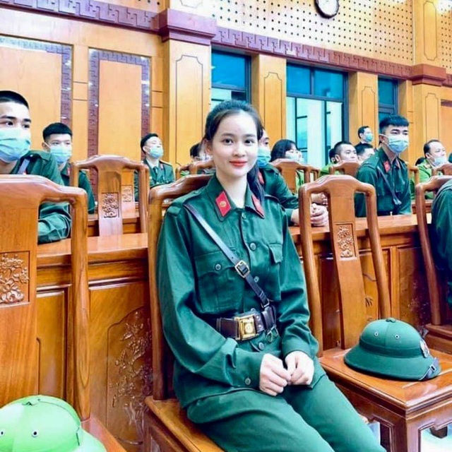Nữ sinh Sư phạm lên đường nhập ngũ, trở thành tân binh hot nhất Yên Bái, khiến cộng đồng mạng trầm trồ - Ảnh 1.