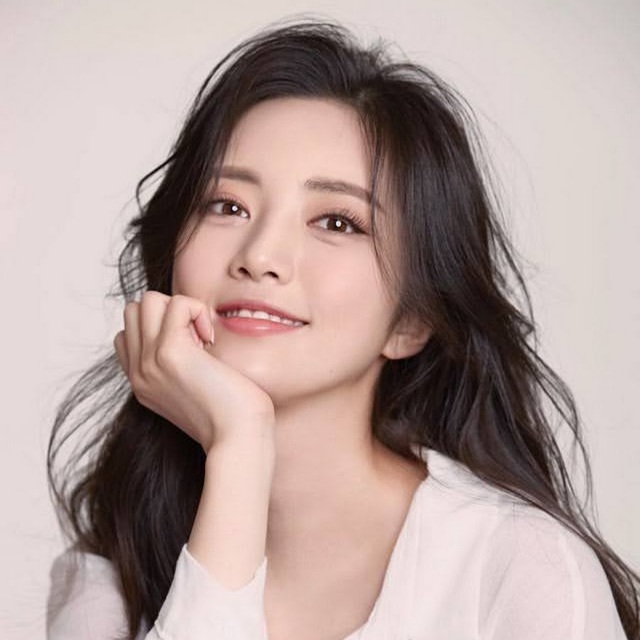 Ăn mặc gợi cảm rồi nằm trên sóng để câu view nhưng nữ streamer chỉ nhận lại án cấm kênh đầy bẽ bàng - Ảnh 2.