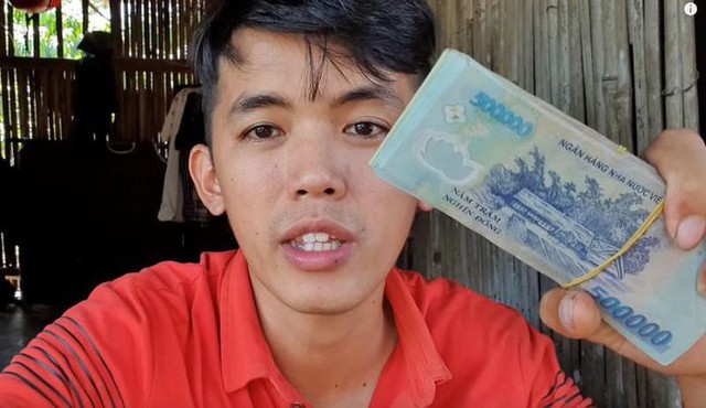 Từng là YouTuber nghèo nhất Việt Nam, Sang Vlog bất ngờ hé lộ doanh thu tiền tỷ sau 2 năm, mỗi tháng kiếm tối thiểu 60 triệu - Ảnh 3.