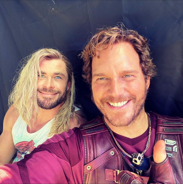 Cặp đôi tấu hài Thor và Star-Lord đăng ảnh tình tứ trong phần hậu trường Thor Love and Thunder - Ảnh 1.