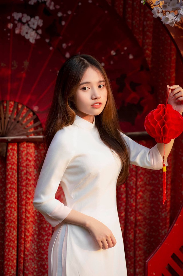 Đọ sắc trong tà áo dài trắng tinh khôi, các hot girl Esports hoá “nàng thơ trong sáng - Ảnh 2.