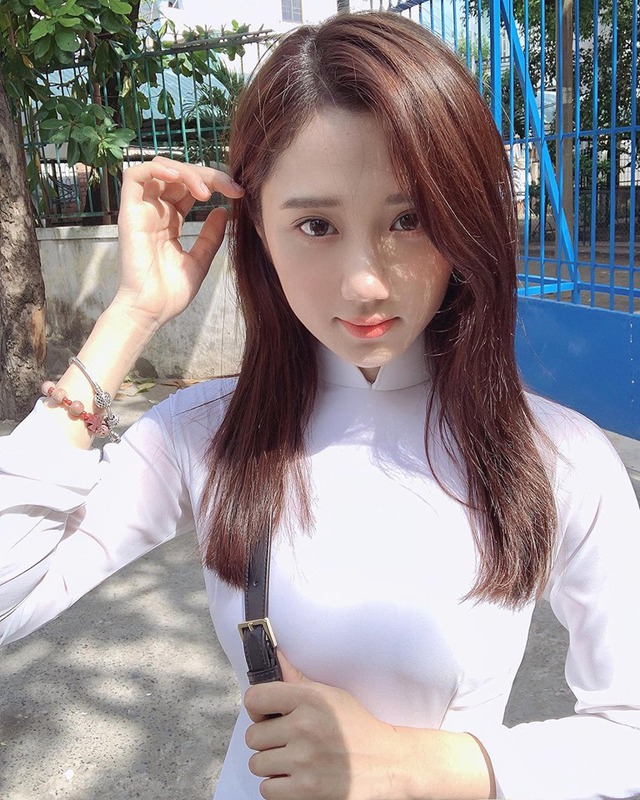 Đọ sắc trong tà áo dài trắng tinh khôi, các hot girl Esports hoá “nàng thơ trong sáng - Ảnh 3.