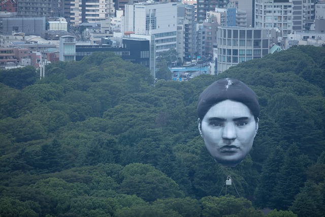 Khinh khí cầu đầu người lơ lửng trên bầu trời Tokyo - Nhật Bản khiến dân tình xôn xao - Ảnh 7.
