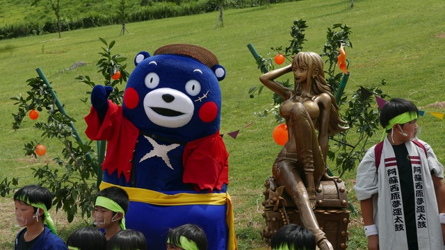 Các fan One Piece chê bai bức tượng đồng của Nami, mặt đơ và cảnh quan hơi phèn - Ảnh 4.