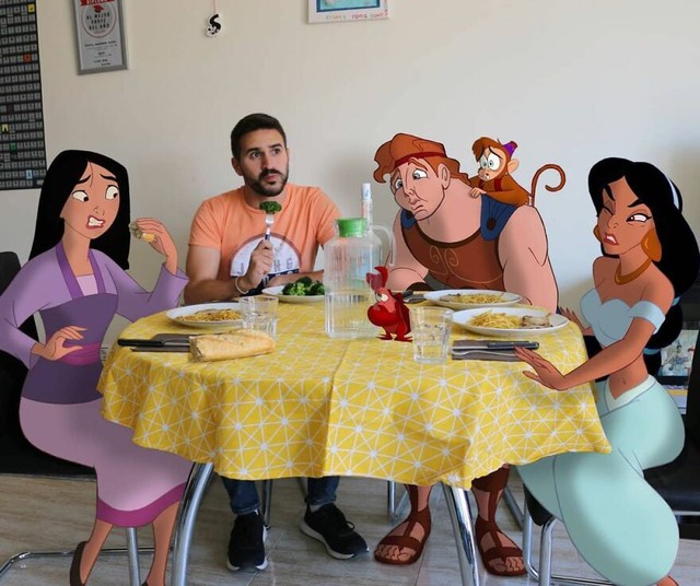 Một mình cân cả thế giới Disney, chàng trai sống ảo cực chất với hội nổi tiếng khiến các fan mê mệt - Ảnh 15.