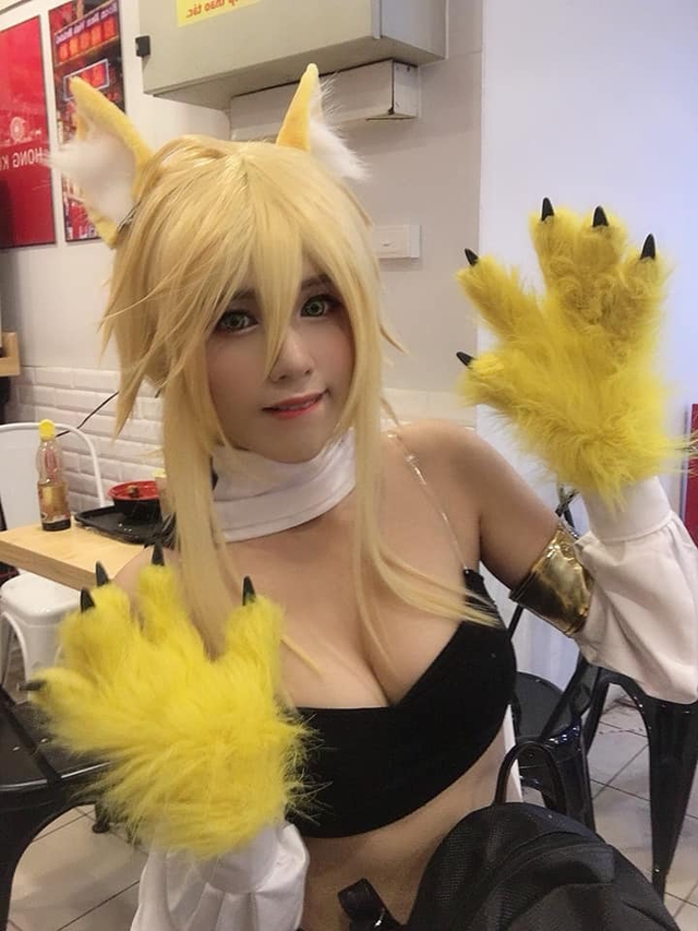 Cosplay cực phẩm nhưng tiện tay khuyến mãi nốt ruồi son, nữ coser mạnh dạn khẳng định hàng real khiến anh em đua nhau xin được bắt - Ảnh 18.