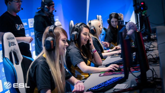 Thời tới không cản nổi, nữ game thủ được ông lớn mở đường chinh phục Esports - Ảnh 4.