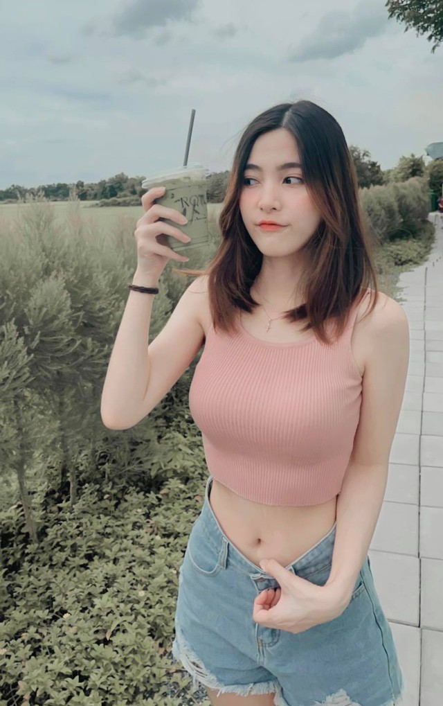 Livestream nướng thịt tiện thể vạch áo khoe mỡ bụng, nữ streamer được “donate nhiều hơn khi “cày Liên Quân - Ảnh 7.