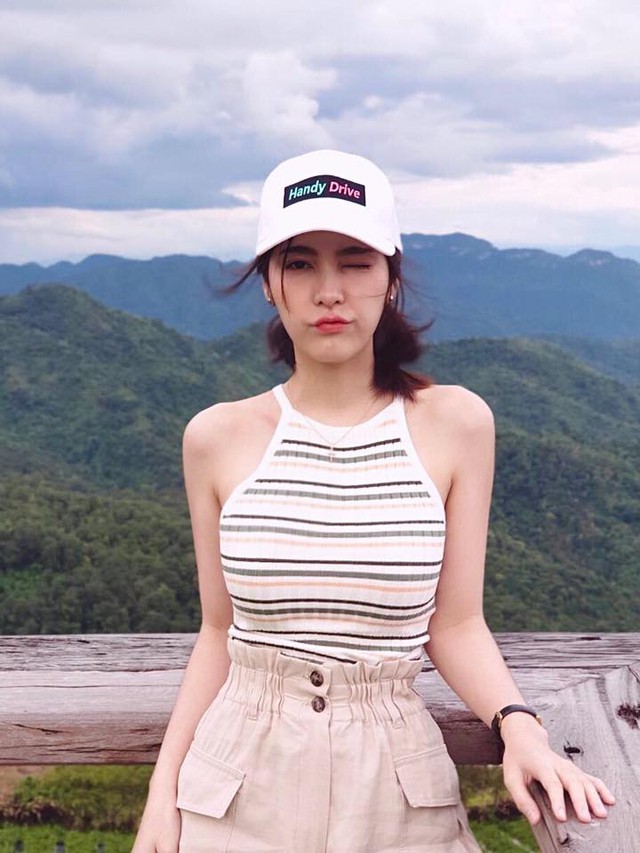Livestream nướng thịt tiện thể vạch áo khoe mỡ bụng, nữ streamer được “donate nhiều hơn khi “cày Liên Quân - Ảnh 6.