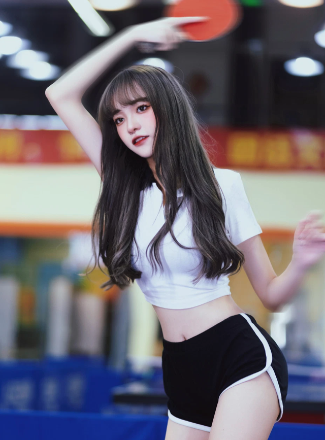 Đang là hot girl chục triệu follow, cô gái xinh đẹp bất ngờ tụt fan thảm hại chỉ vì khoảnh khắc bị chụp trộm - Ảnh 1.