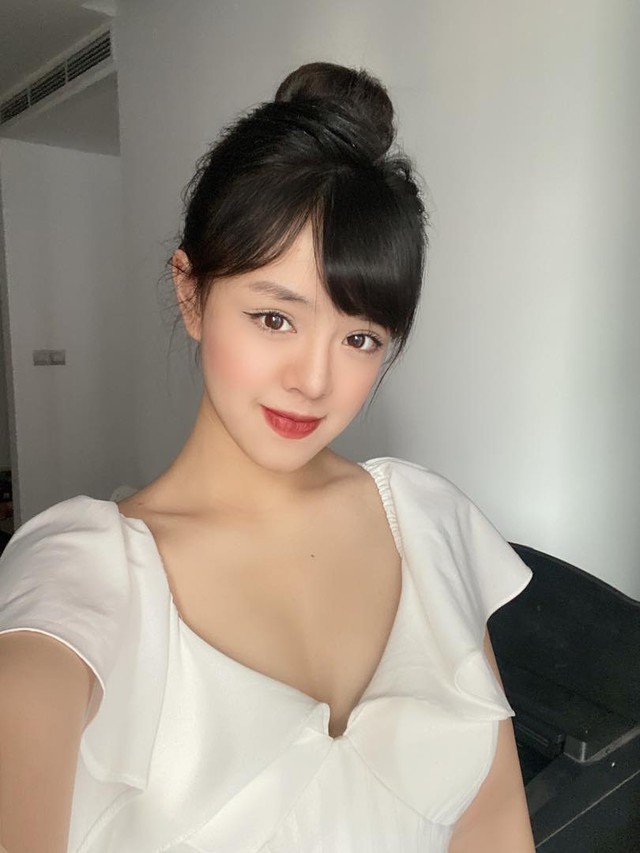 Nữ MC PUBG Mobile “lên đồ, trang phục không cần hở vẫn khiến người xem chú ý, chưa bao giờ trùng nhau - Ảnh 3.