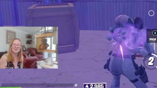“Try-hard cùng con trai, mẹ của nam game thủ lên sóng làm streamer, được ký cả hợp đồng nhận lương mỗi tháng - Ảnh 4.