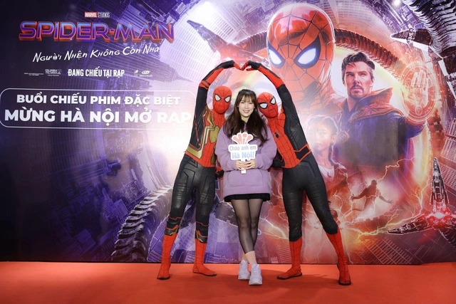 Sau 9 tháng đóng cửa, khán giả và dàn sao Hà Nội hào hứng ra rạp xem Spider-Man: No Way Home - Ảnh 3.
