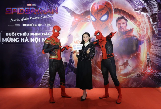Sau 9 tháng đóng cửa, khán giả và dàn sao Hà Nội hào hứng ra rạp xem Spider-Man: No Way Home - Ảnh 4.