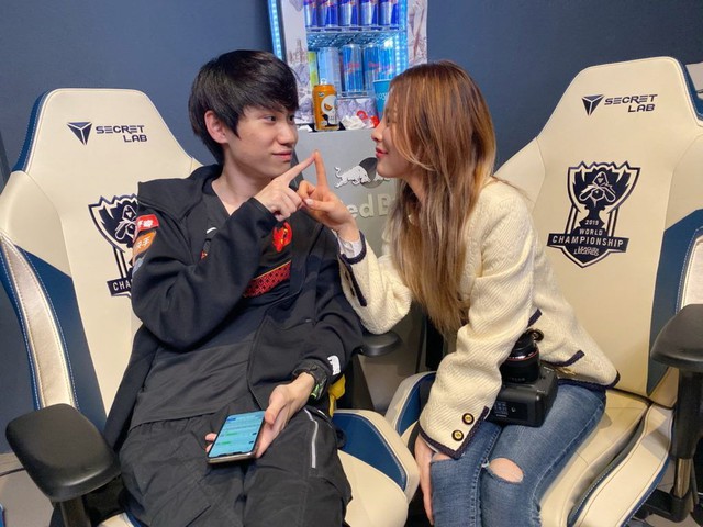RNG Ming bị phát hiện sắp kích hoạt bùa lợi vợ thì bị CĐM dội gáo nước lạnh: Hết thiêng rồi bạn ơi - Ảnh 2.